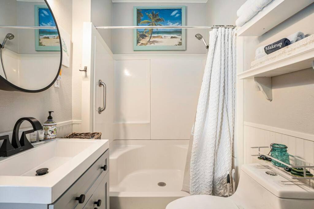 גלווסטון Beachy Bungalow! 2Bd, King Bed מראה חיצוני תמונה