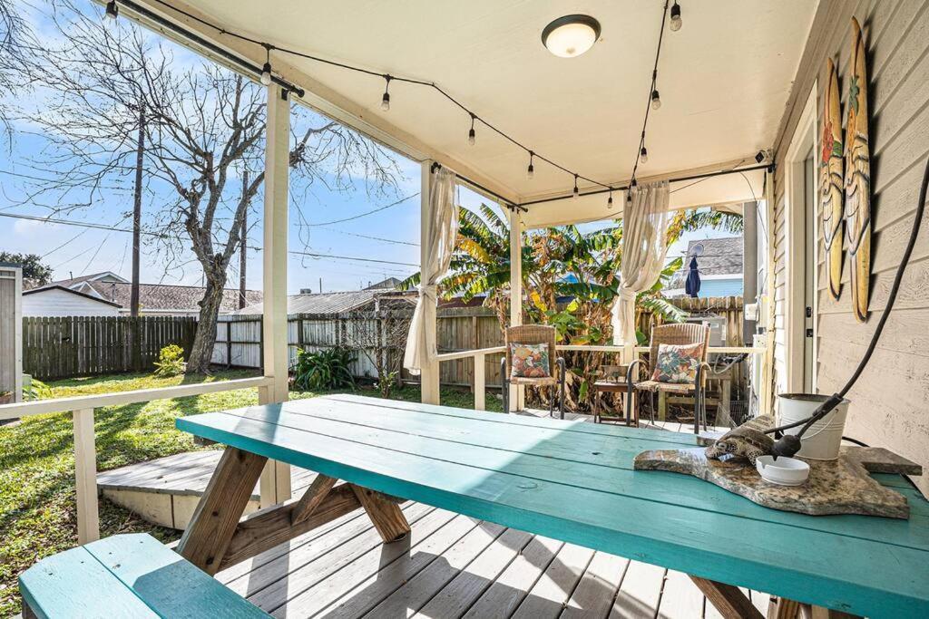 גלווסטון Beachy Bungalow! 2Bd, King Bed מראה חיצוני תמונה